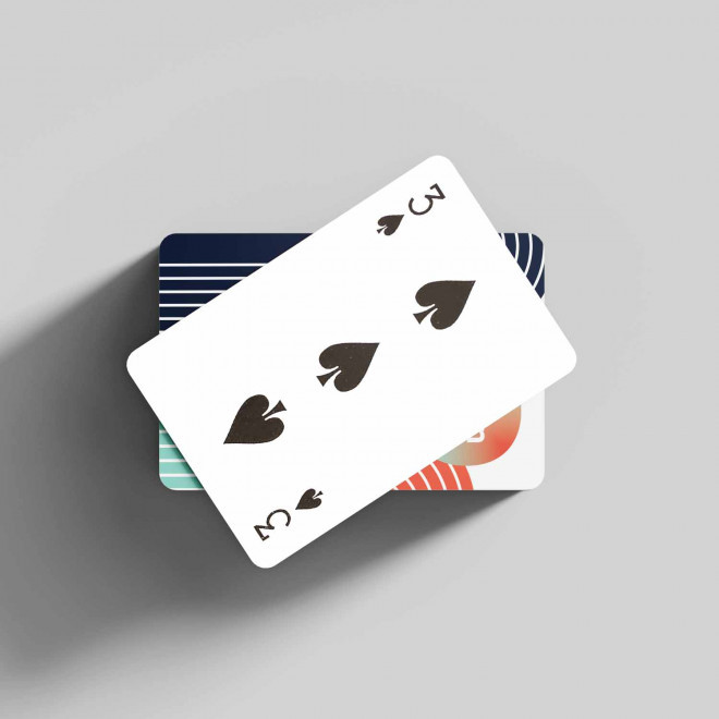 JEU DE 32 CARTES AVEC ETUI PERSONNALISÉ 'NIKKA' 