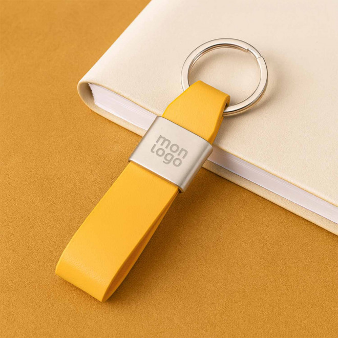 PORTE CLE EN PU PERSONNALISABLE 'AYMERIKOS'