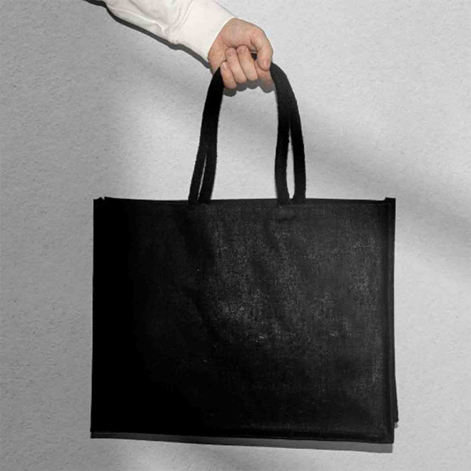 SAC PERSONNALISABLE EN JUTE NOIR 290 GR/M² 'MADOU'
