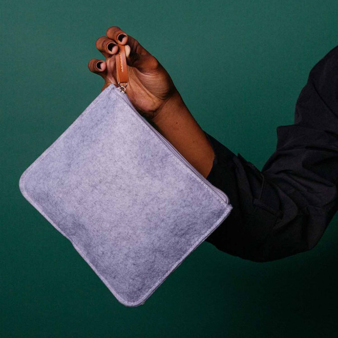 TROUSSE PERSONNALISEE EN FEUTRINE RPET 'MAXI REDDY'