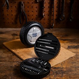 BOITE A OUTILS PERSONNALISEE ROUE 'MOCHELIN'