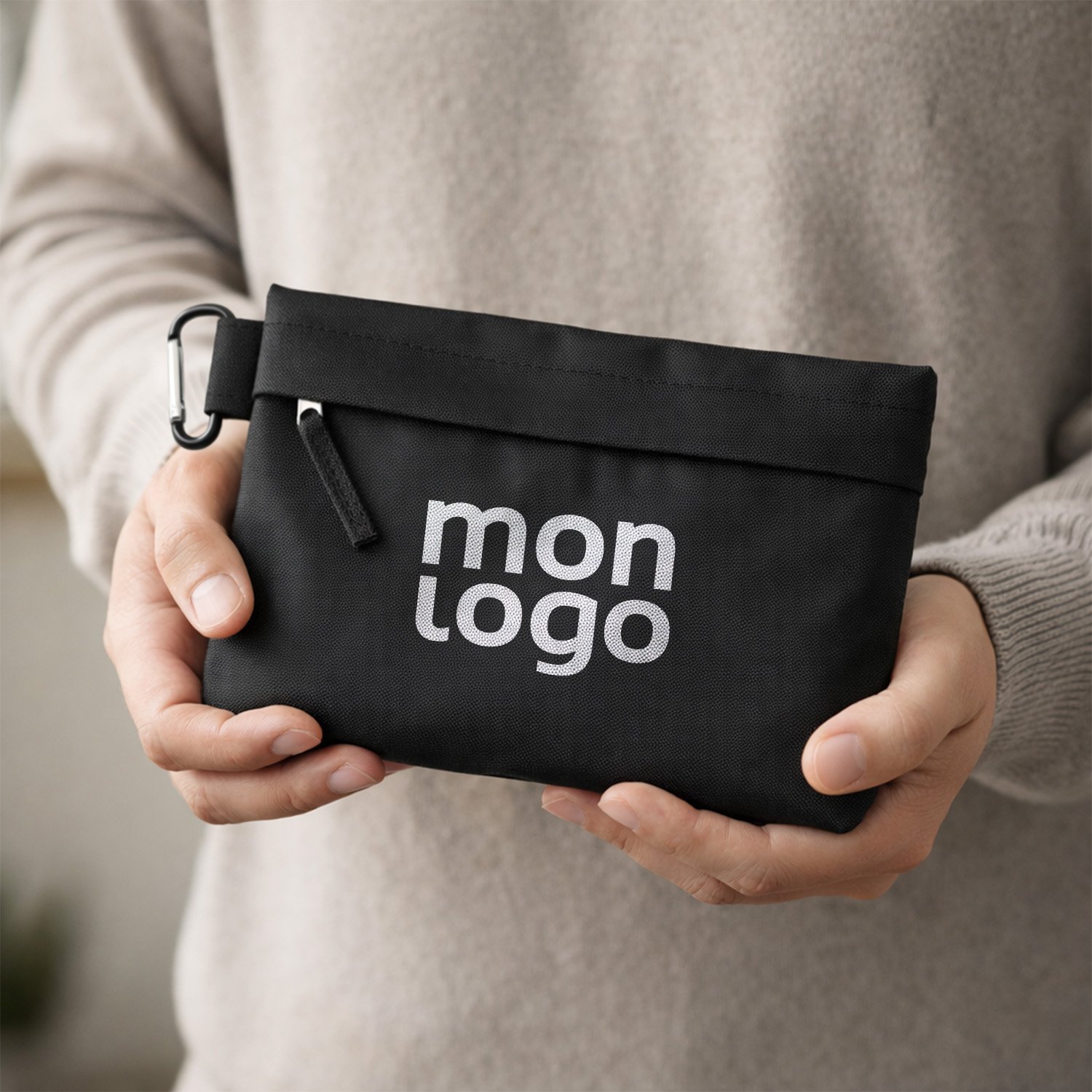 TROUSSE EN PU MOUSQUETON PERSONNALISABLE 'ARYANI'