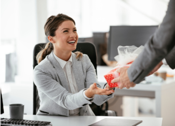 Pourquoi offrir un cadeau de fin d'année à vos salariés est une excellente idée ?
